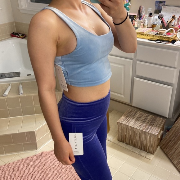 Athleta velvet cut out crop. S (A-C cups) - Picture 8 of 12